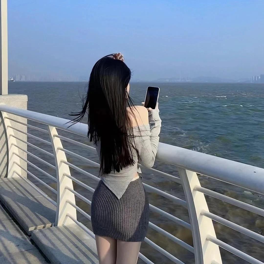 迷人小黄月✈️