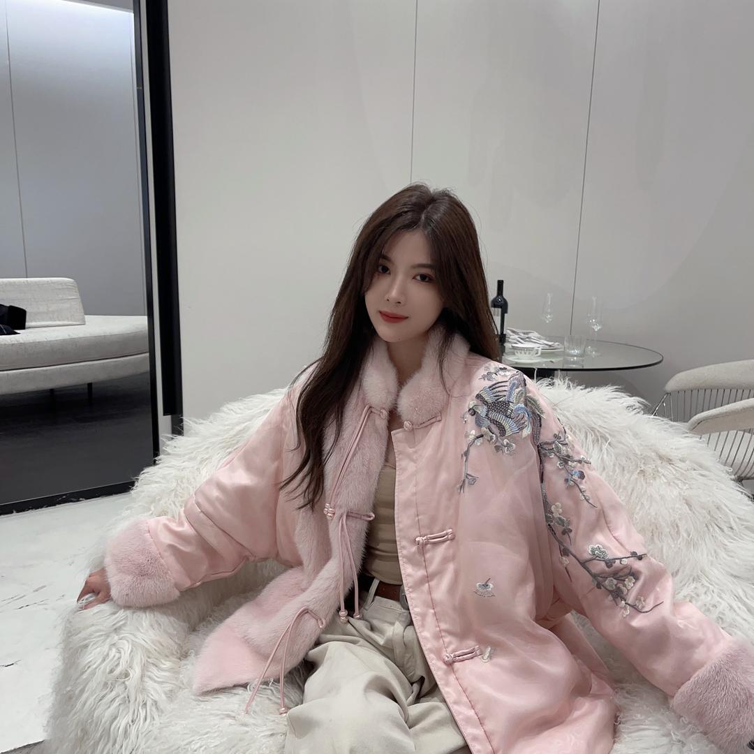 KIKI UNIQUE皮草店