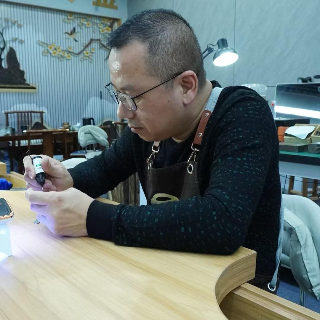 福三匠-郑师傅爱打银