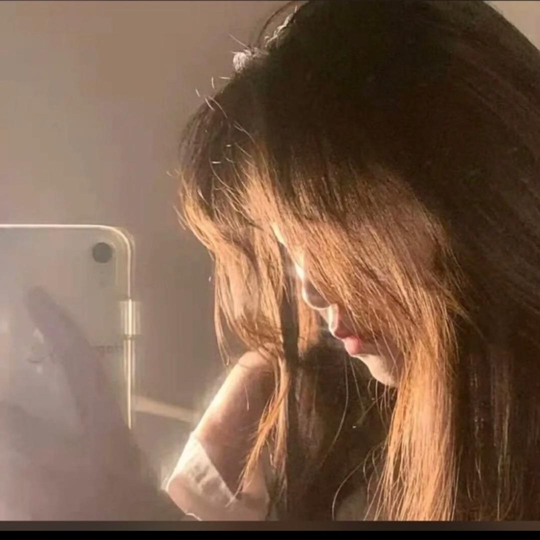 美女emo了