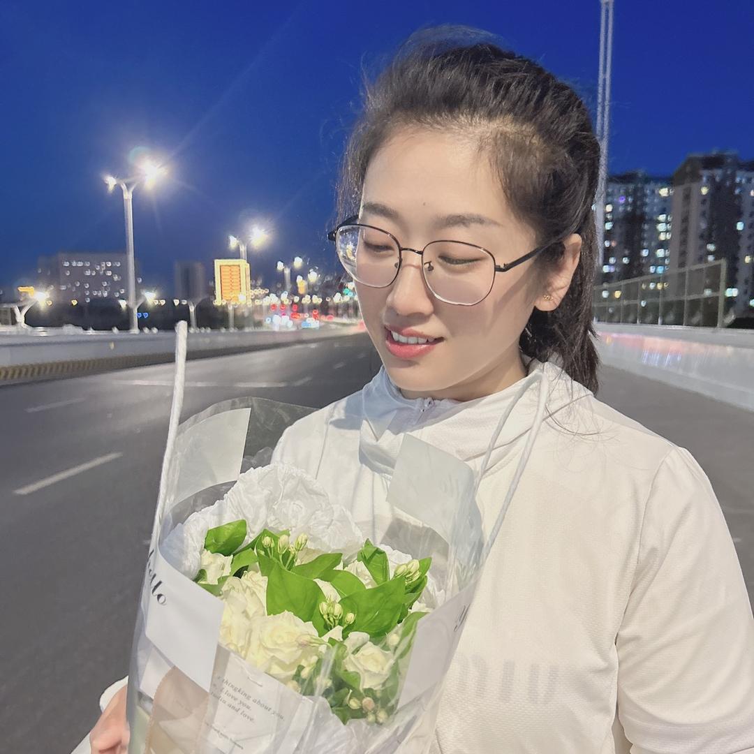 杯子里总有酒喝