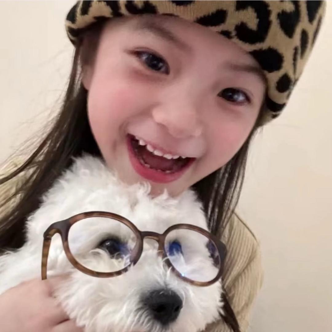 小7u^