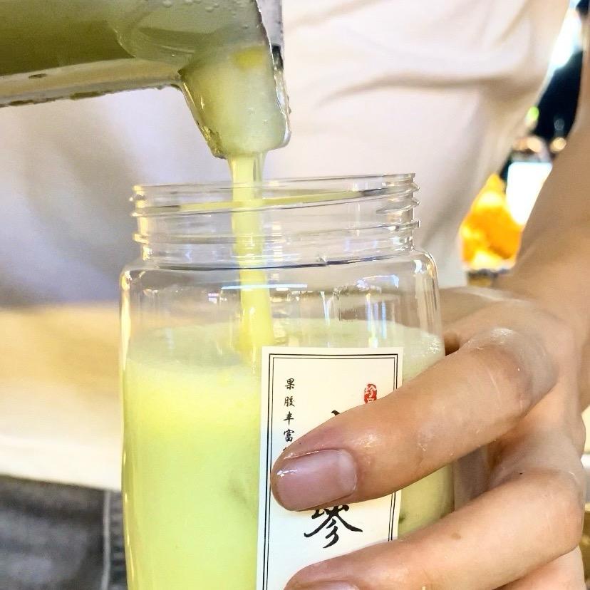 火参果榨汁摆摊