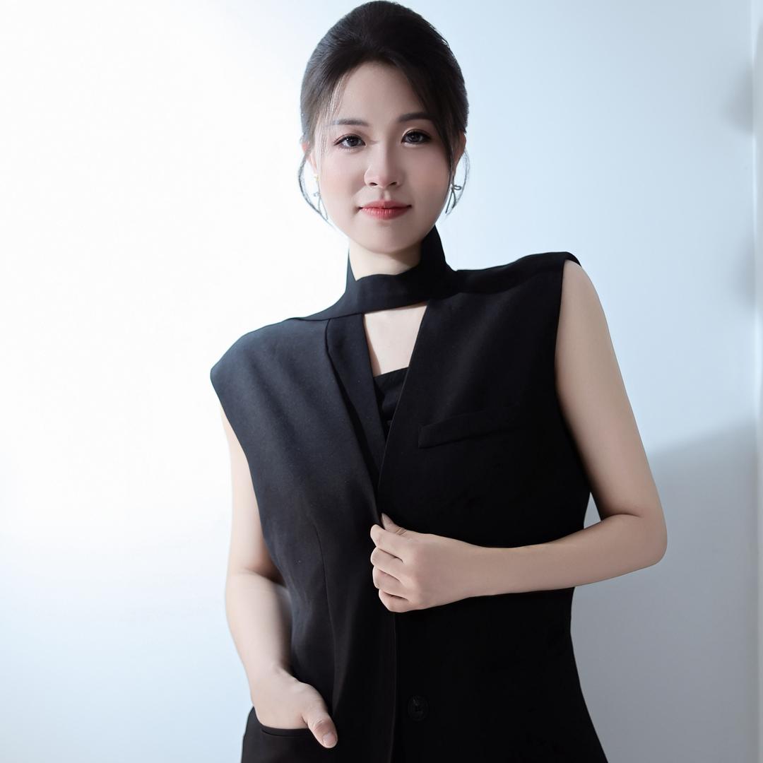 卡洛婚纱化妆师 小晗