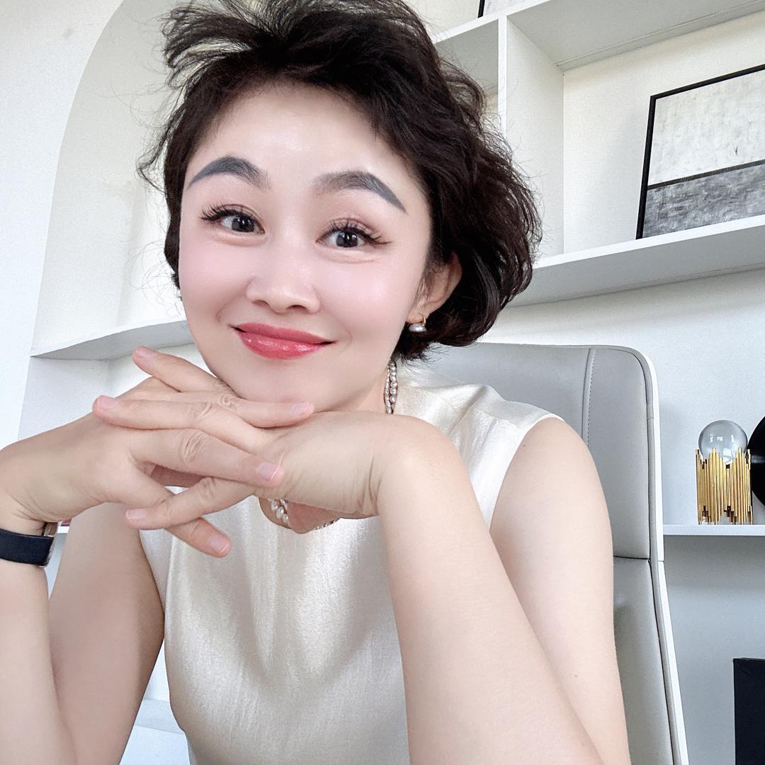 米娜老板娘—埃格林女装