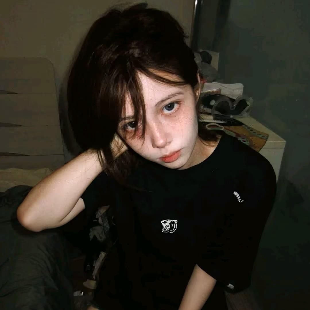 凌晨四点喂鸡发现老公在和男小三私会