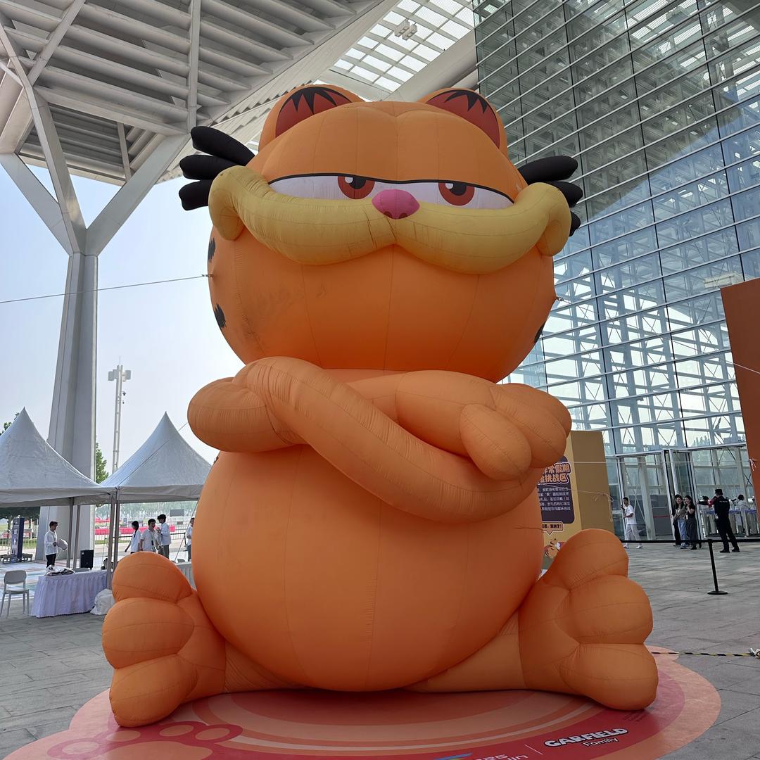 容模模
