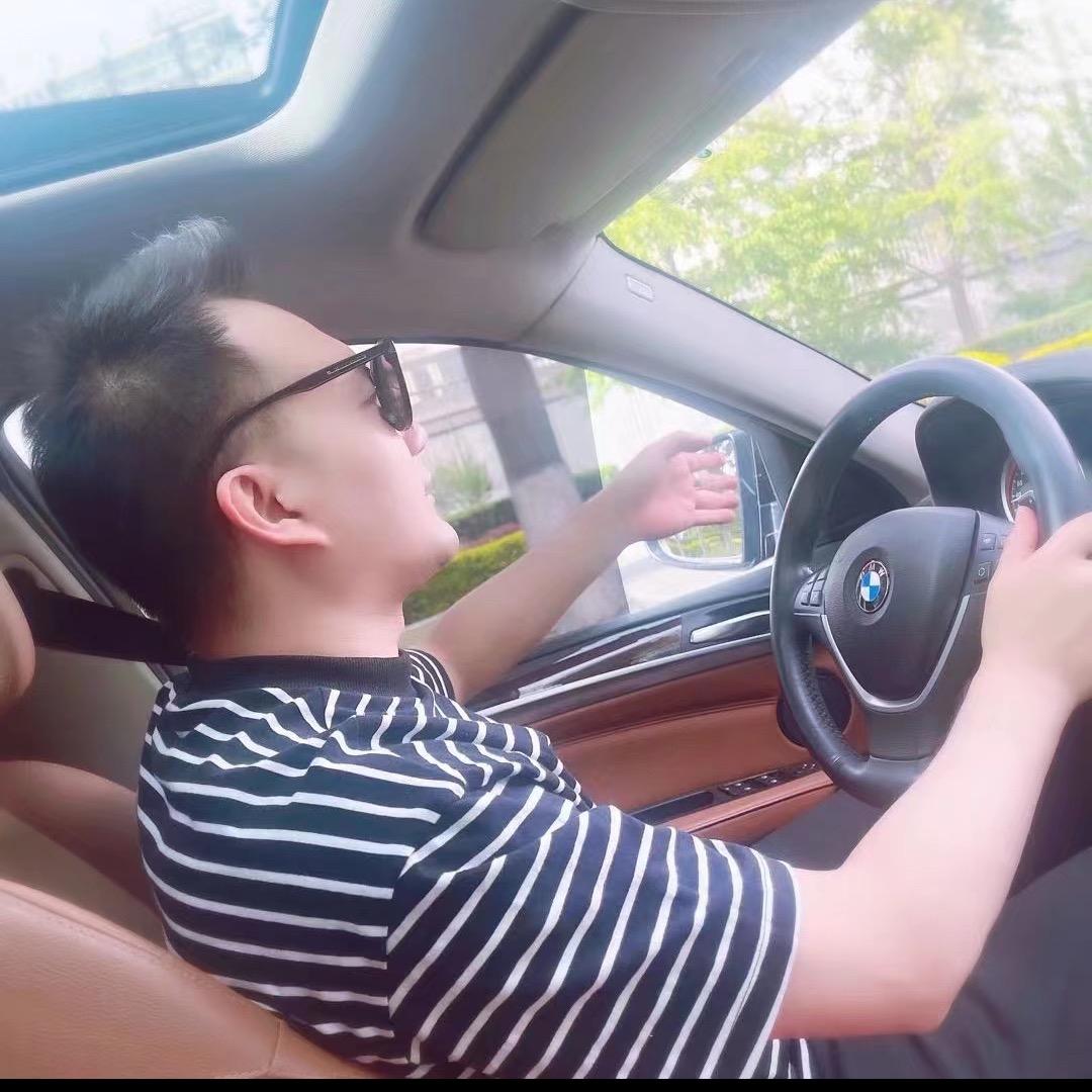 巴哥好物在橱窗