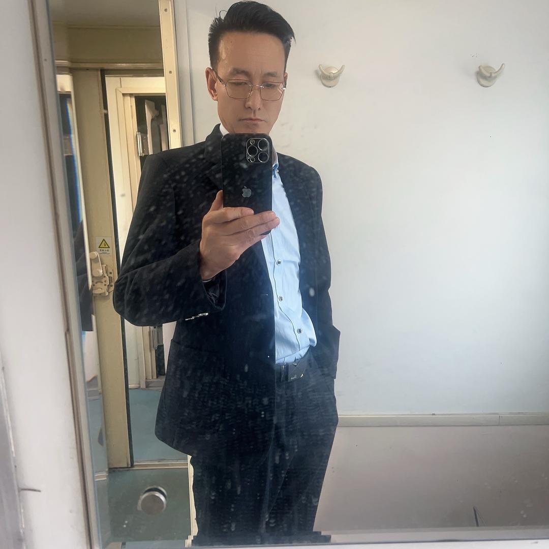 㣻罖