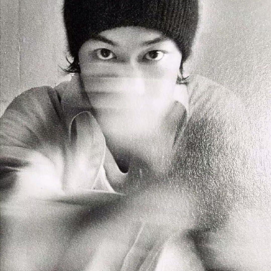 .   　　　　　╲   　　　༽  ╭