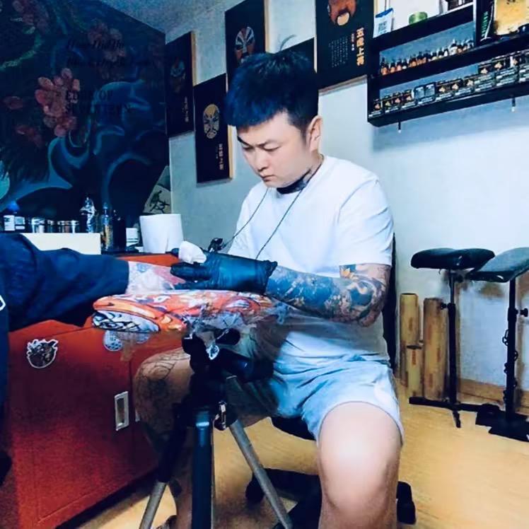 墨藝纹身（🐟哥纹身奇葩日记）