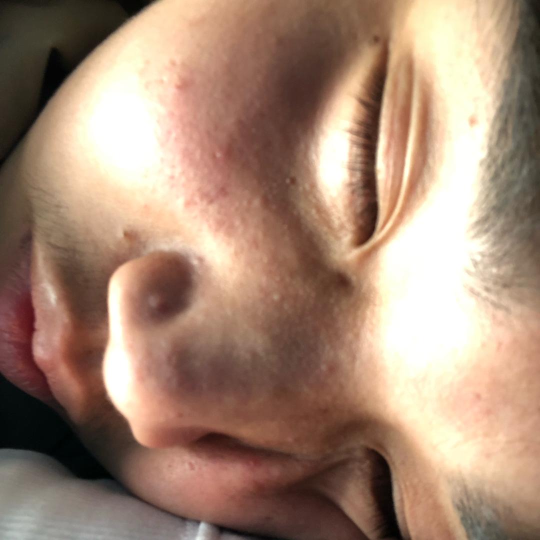 爱吃零食爱睡觉