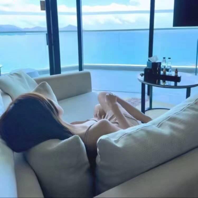 @Y.