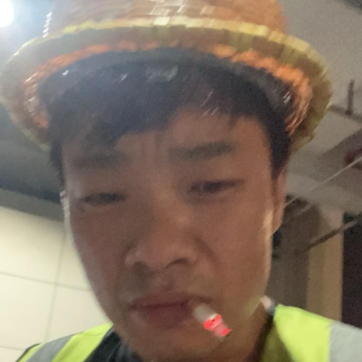 龚茂盛在挖煤