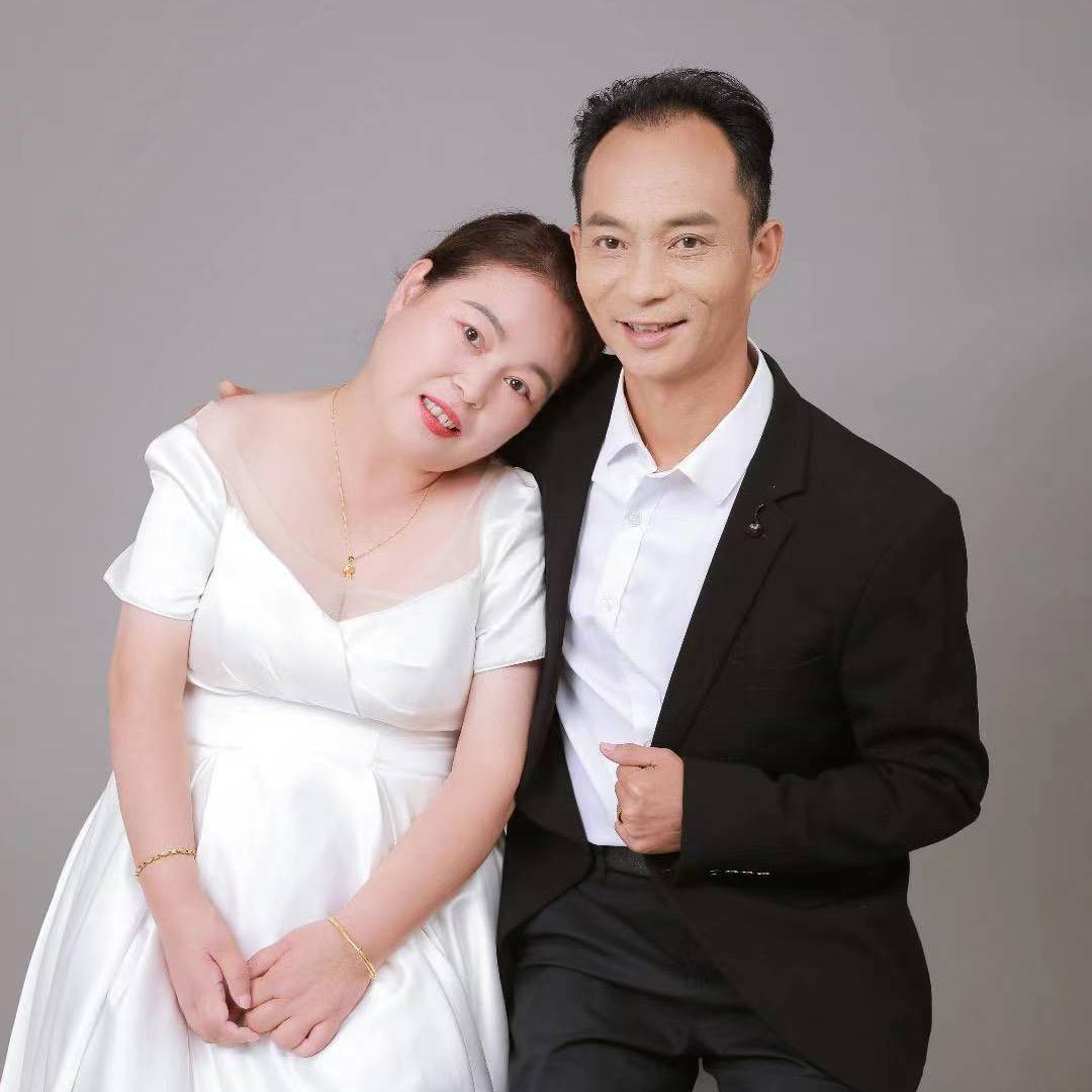 木子先生与妻子