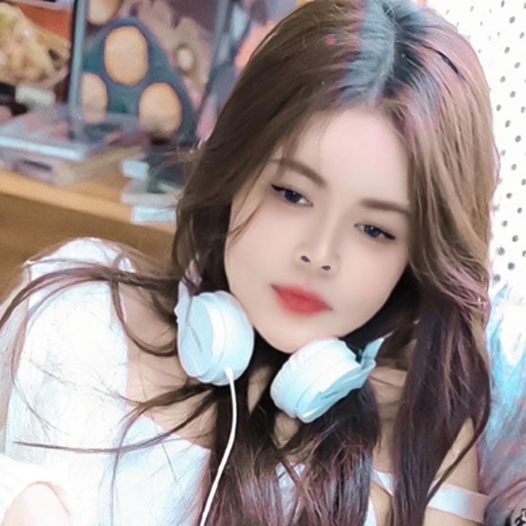 我叫玲玲，我可不可爱？