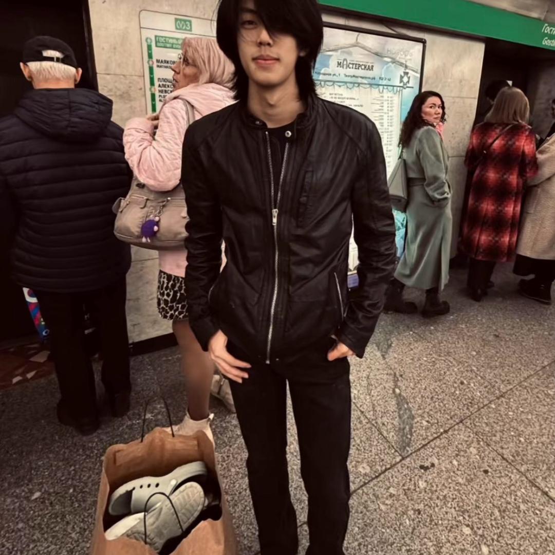 ￴￴ ￴￴ ￴ ￴￴