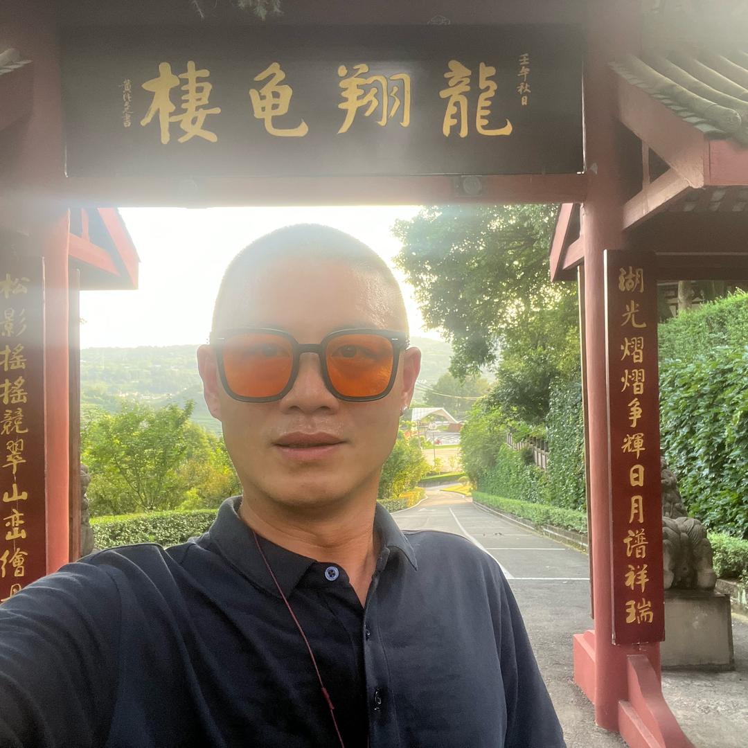 霸王龙汽车小陈