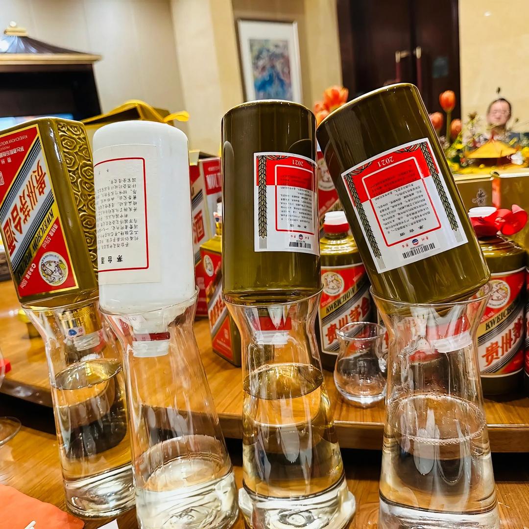 茅台镇的男青年