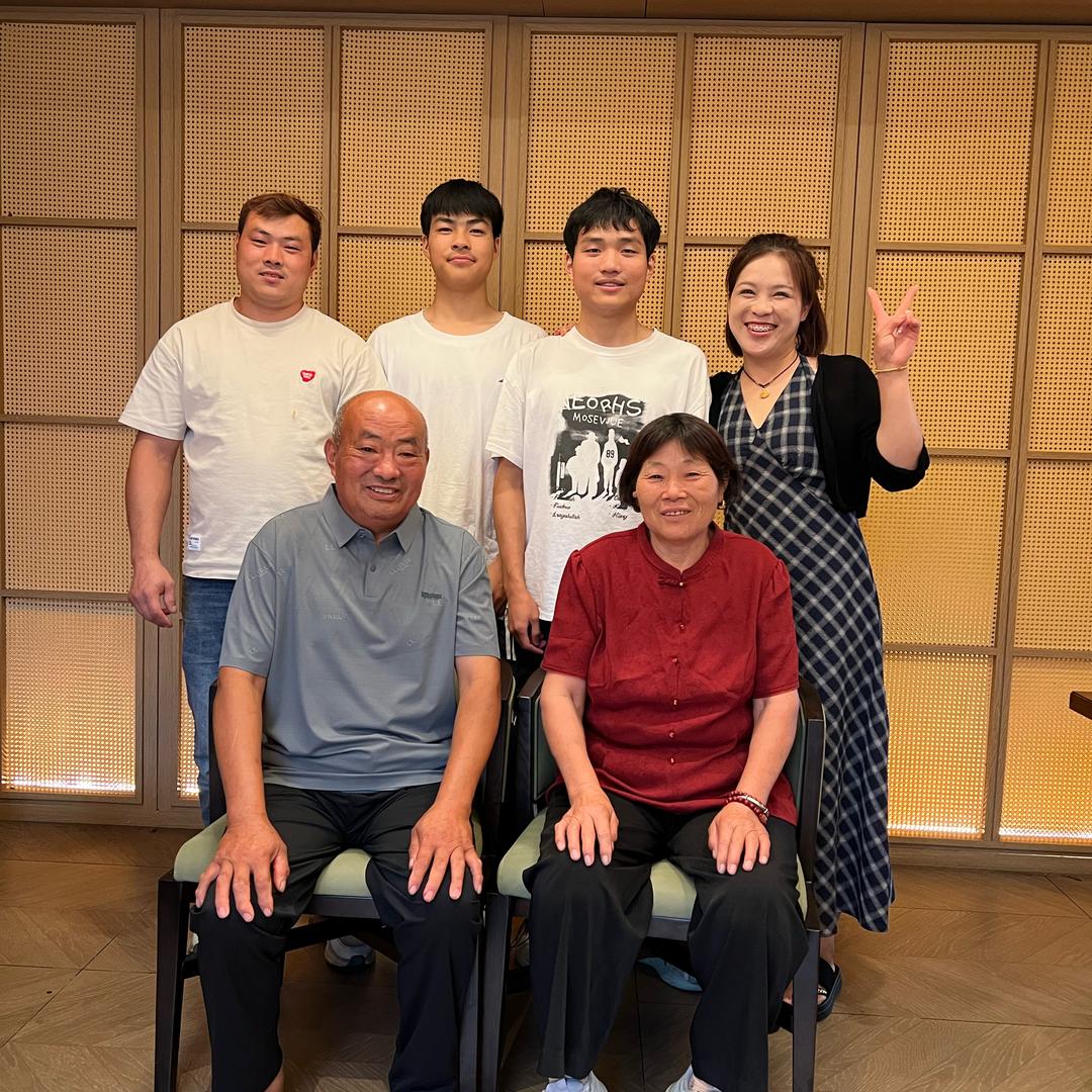 娜娜一家人