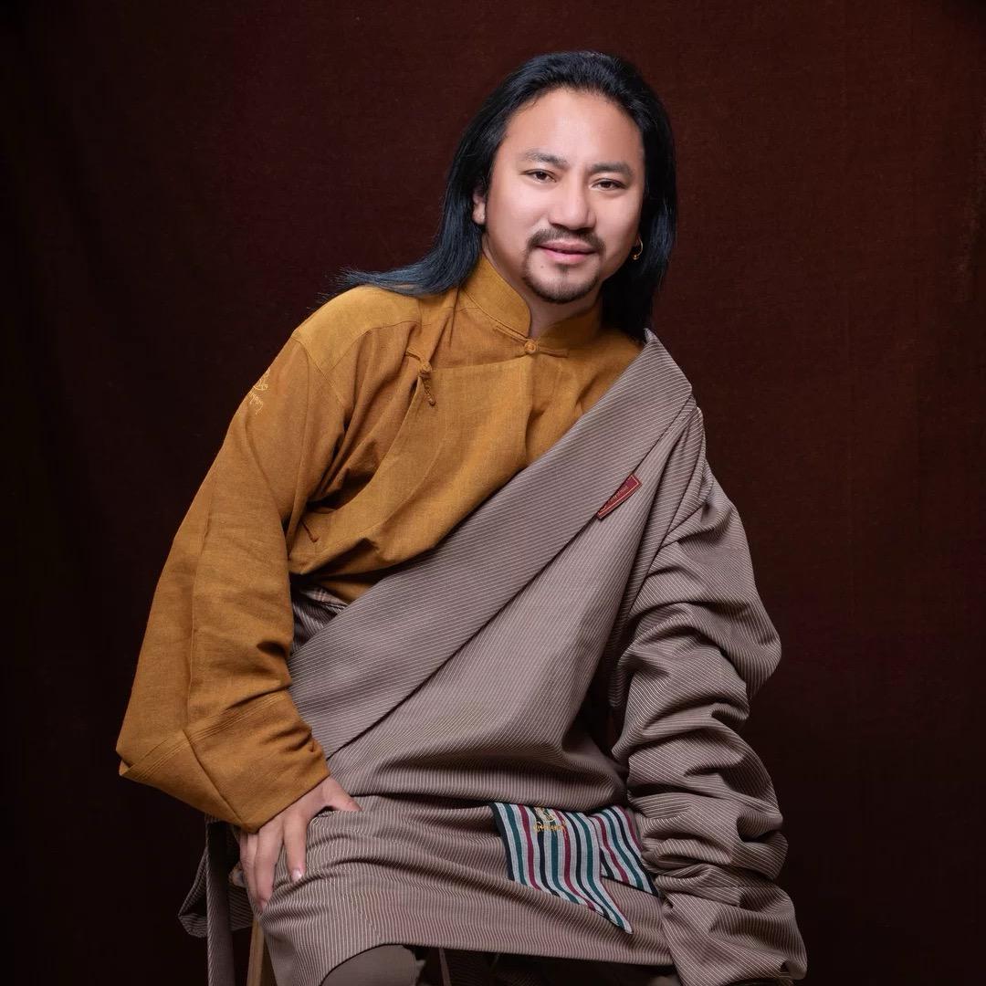 藏族歌手格白