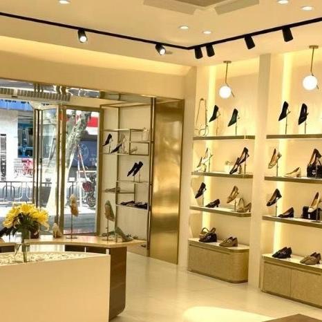 啄木鸟湘荷鞋类专卖店