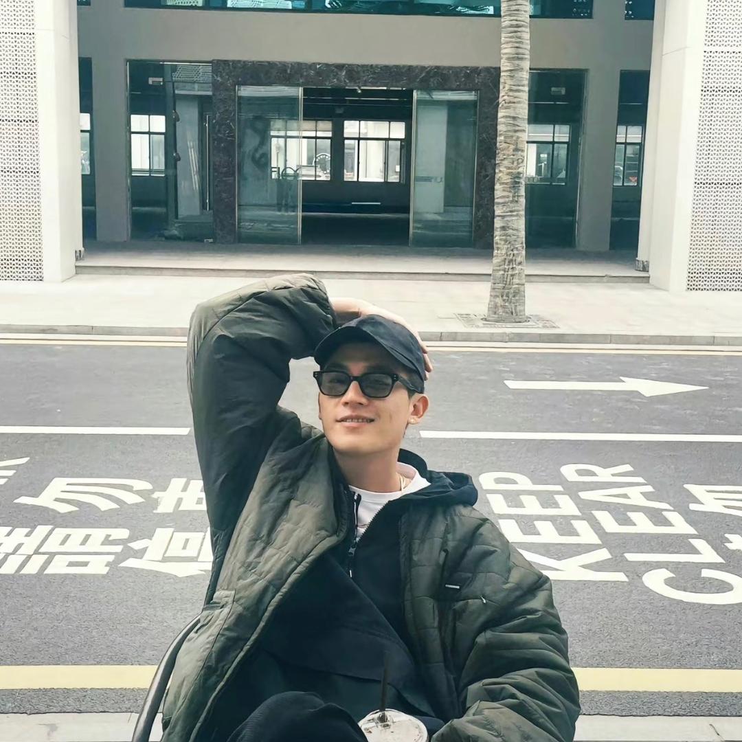 多次拒絕鄧紫棋