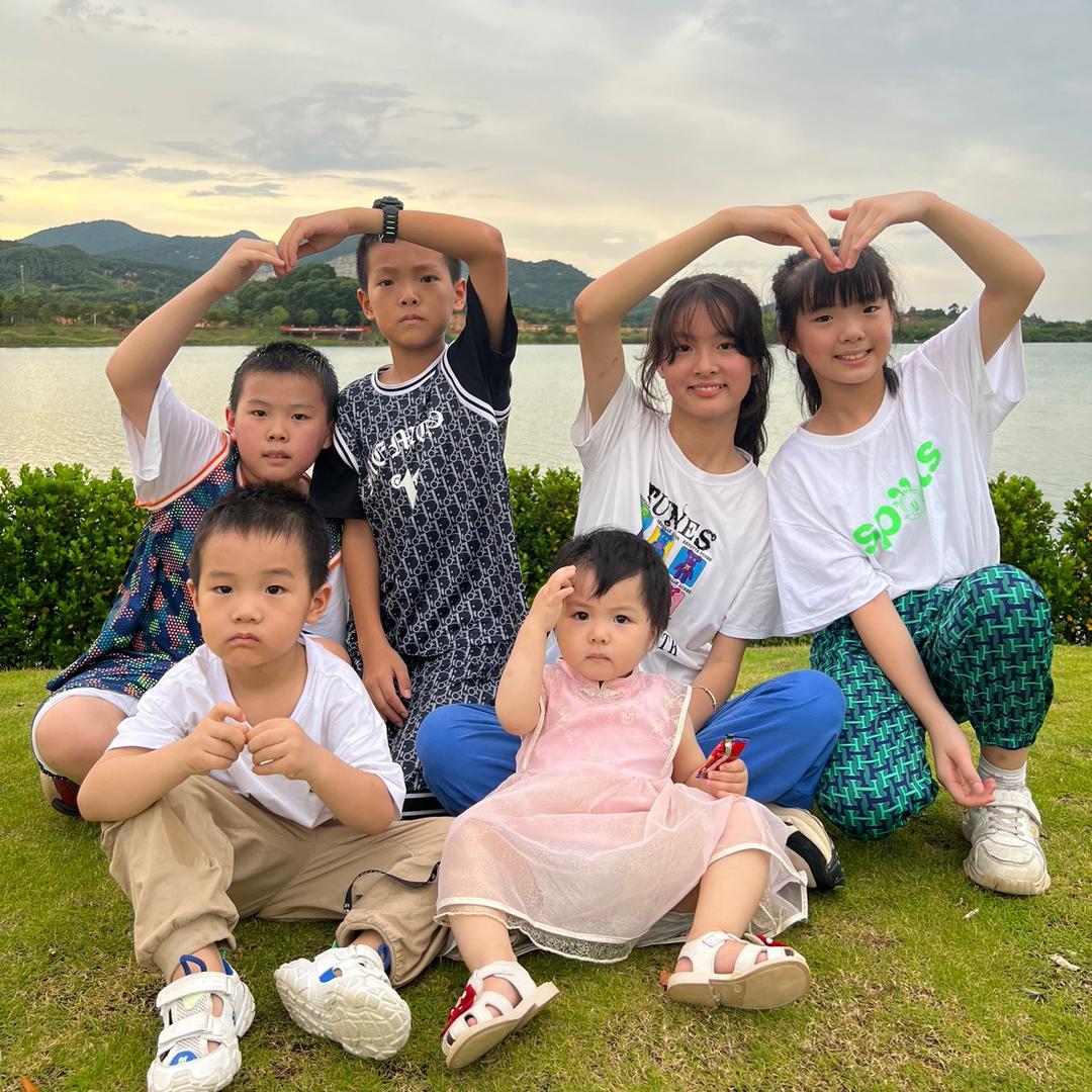 乔治妈妈六个孩子