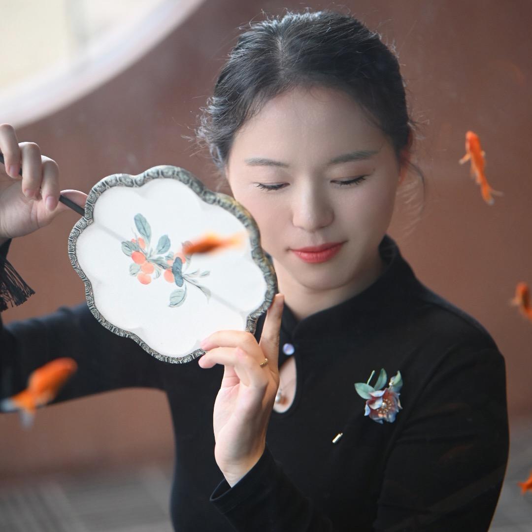 爱吃草的羊小姐