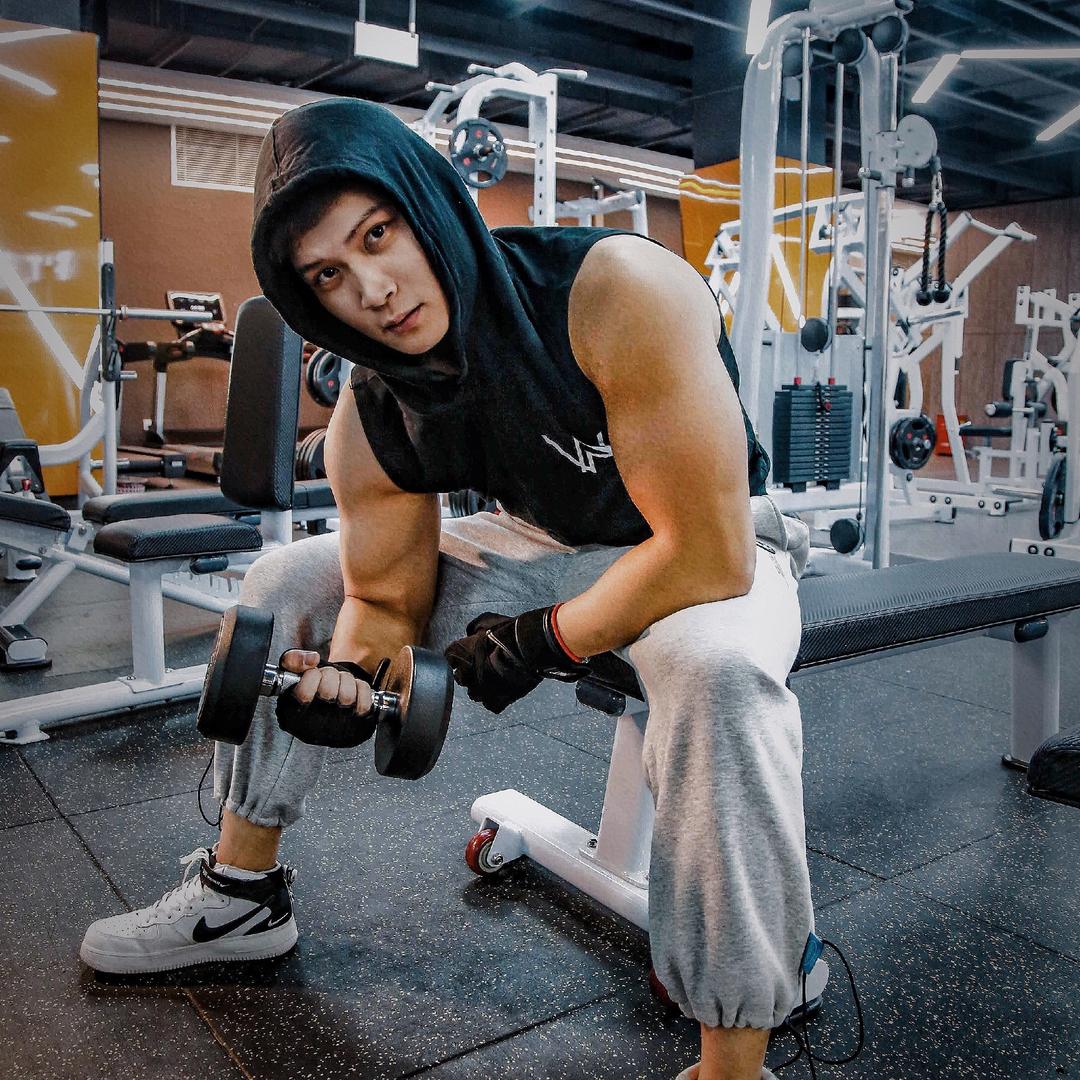 文豪力特菲克游泳健身