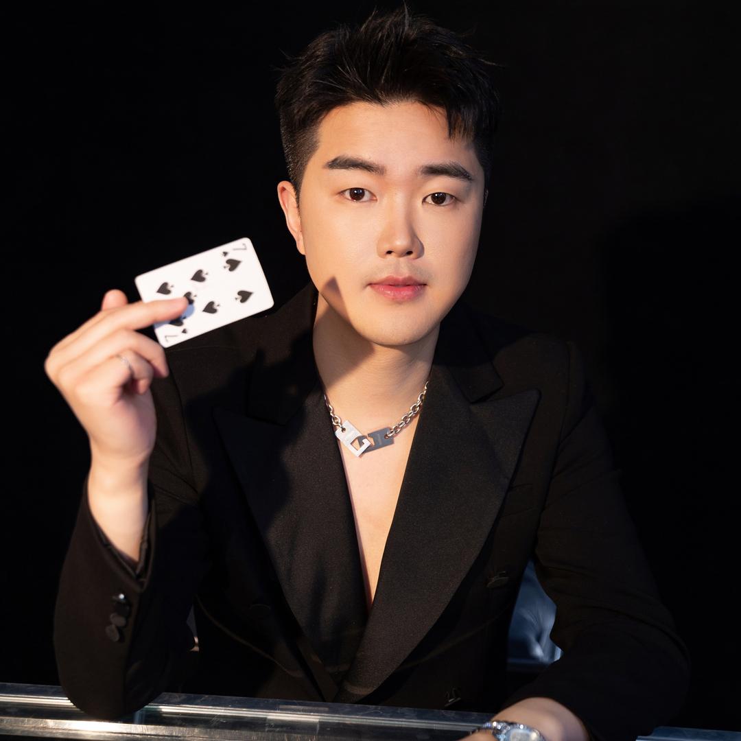 成都发型师亦辰（减龄显脸小）