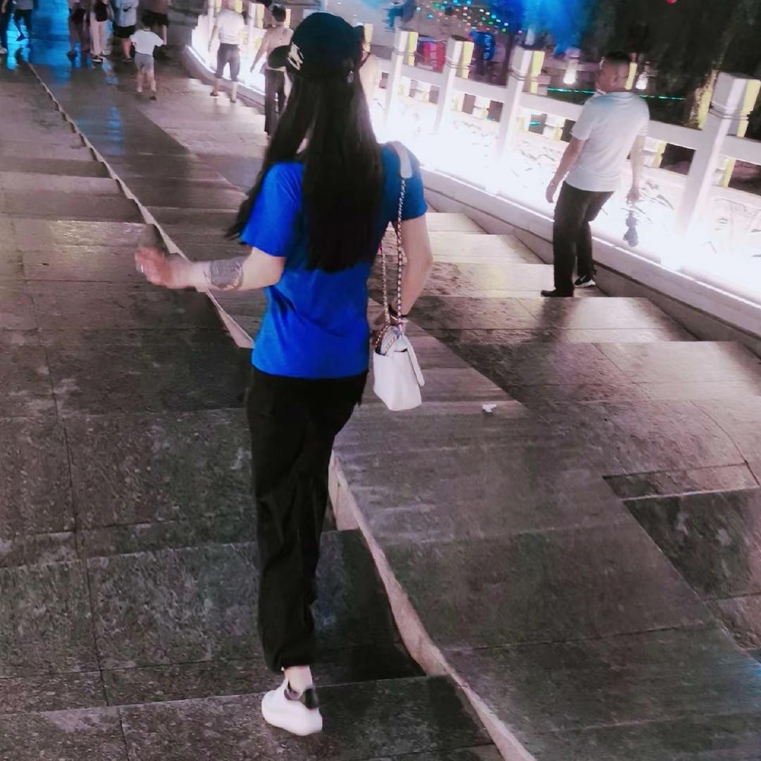 轻衣服饰（可批发）