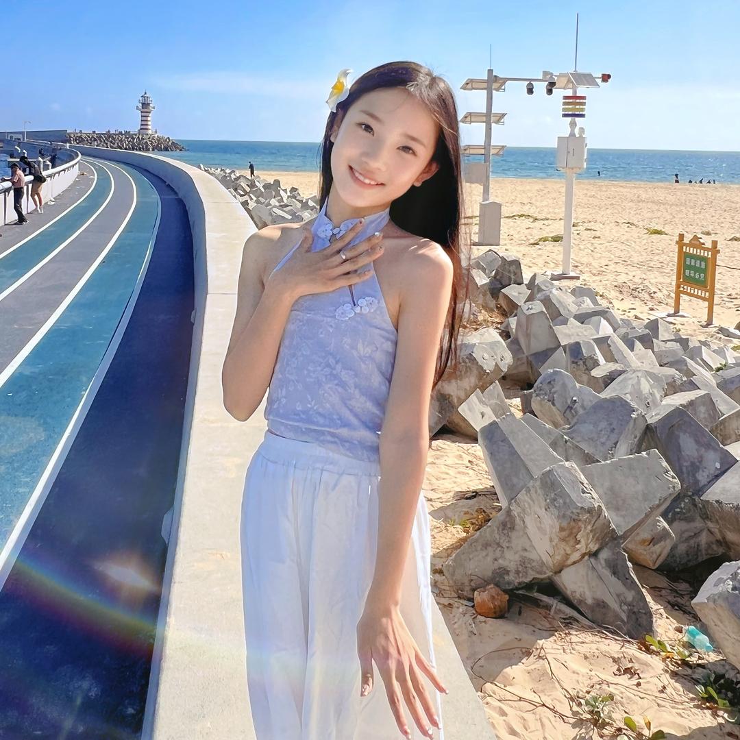 徐朵依、吖