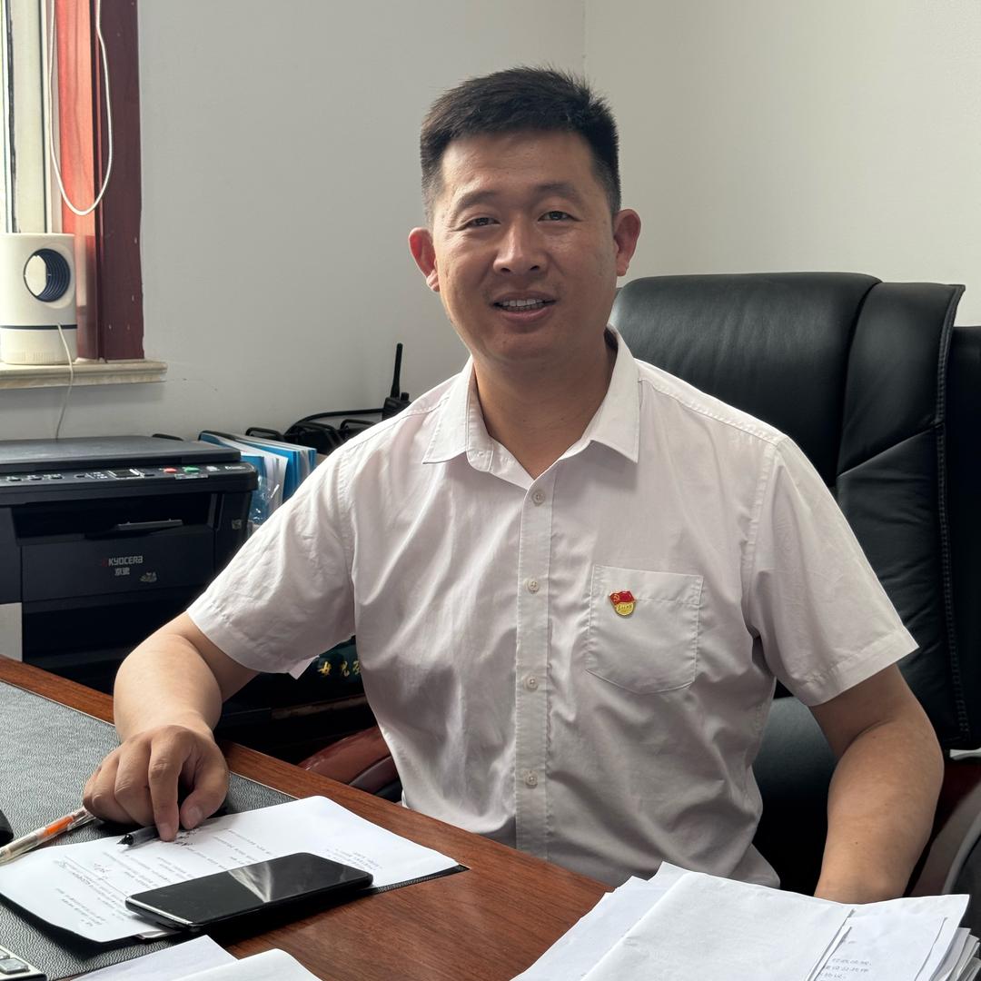 乡村干部史洪波