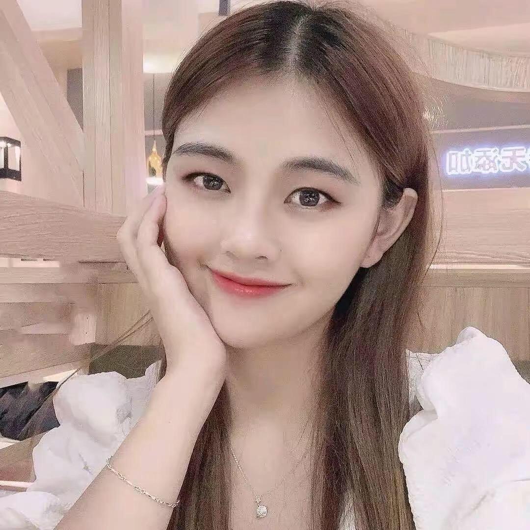 何莉莉