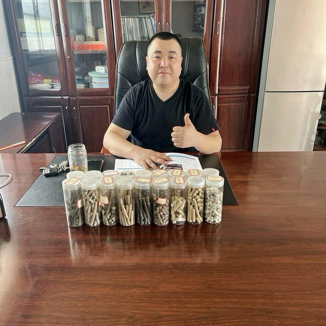 河南煜滳颗粒机压块机设备