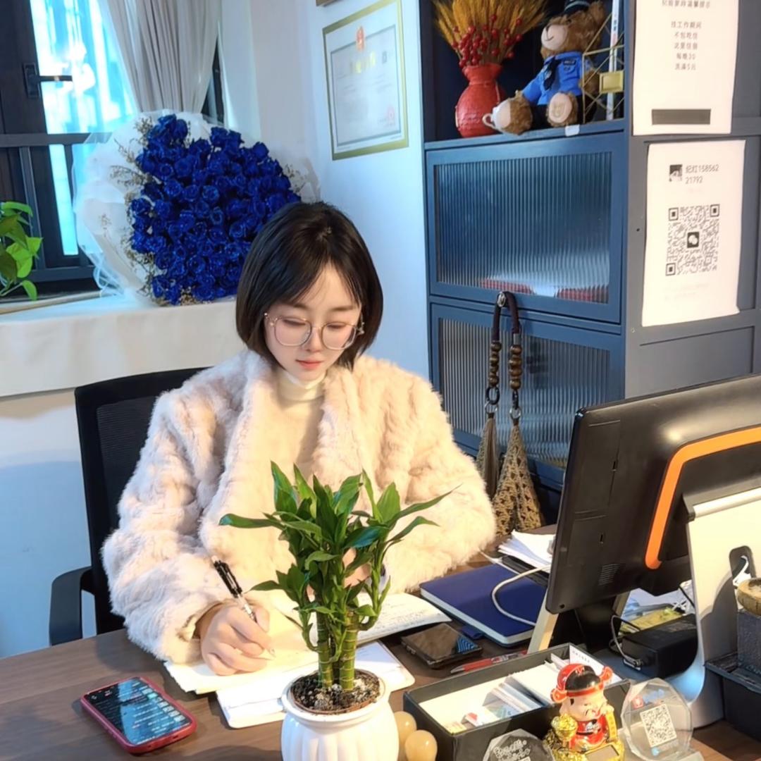 小辛在上海开家政