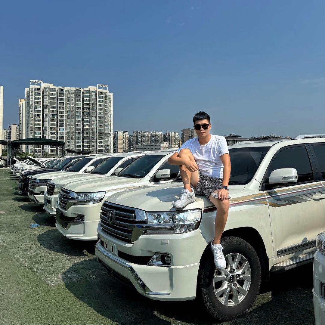 成都小曹霸道酷路泽批发