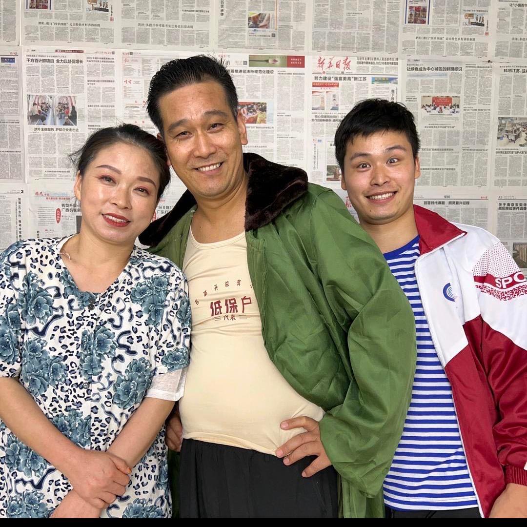 老龙飞演出号(龙飞一家人)