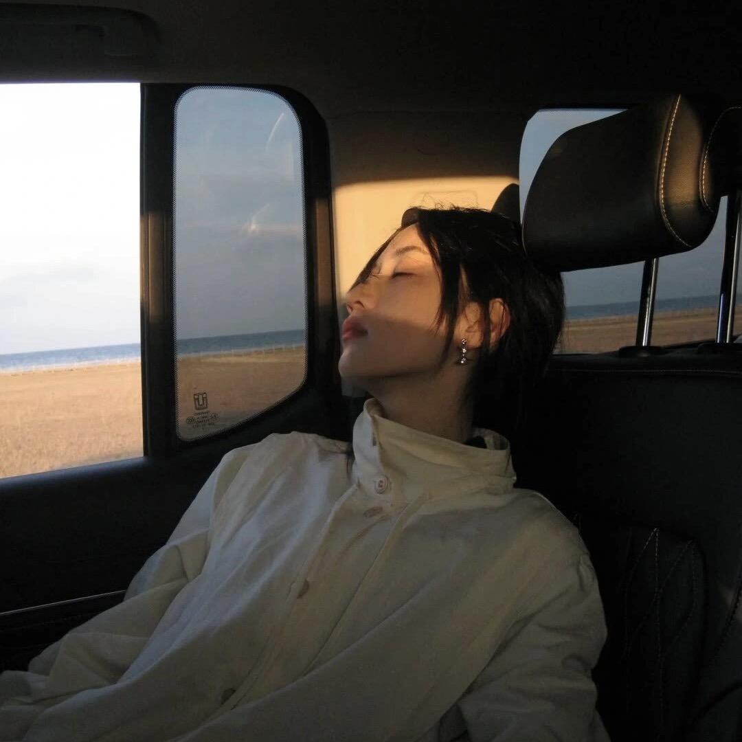 拿着单反女孩📷