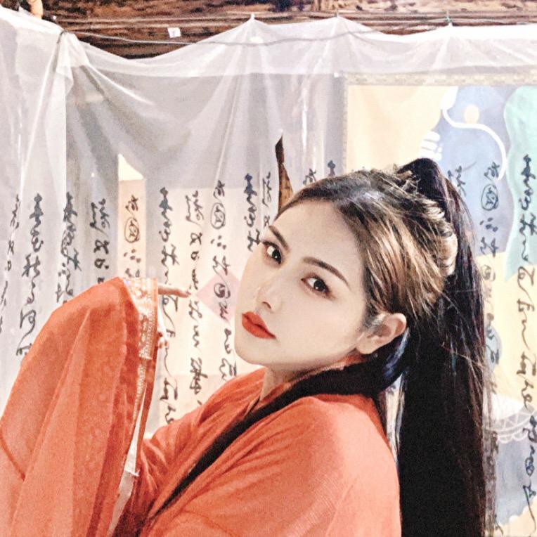 李一依