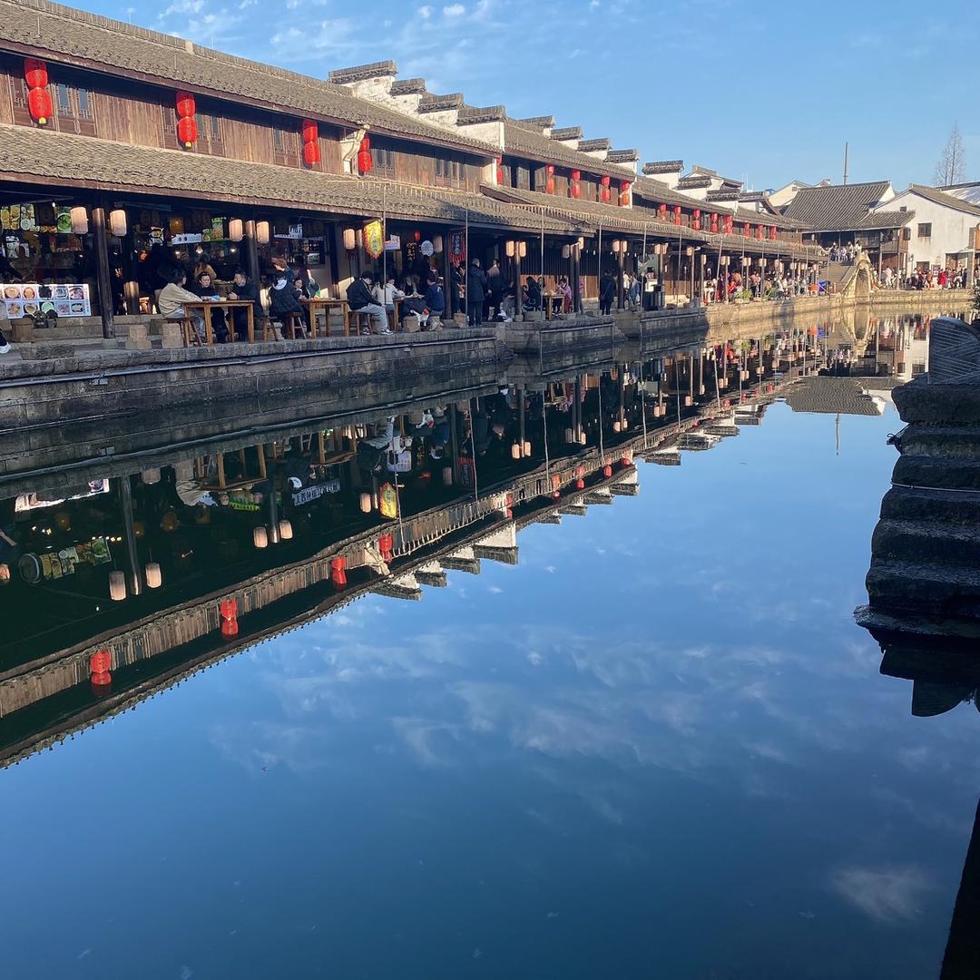 葛哥岸上走