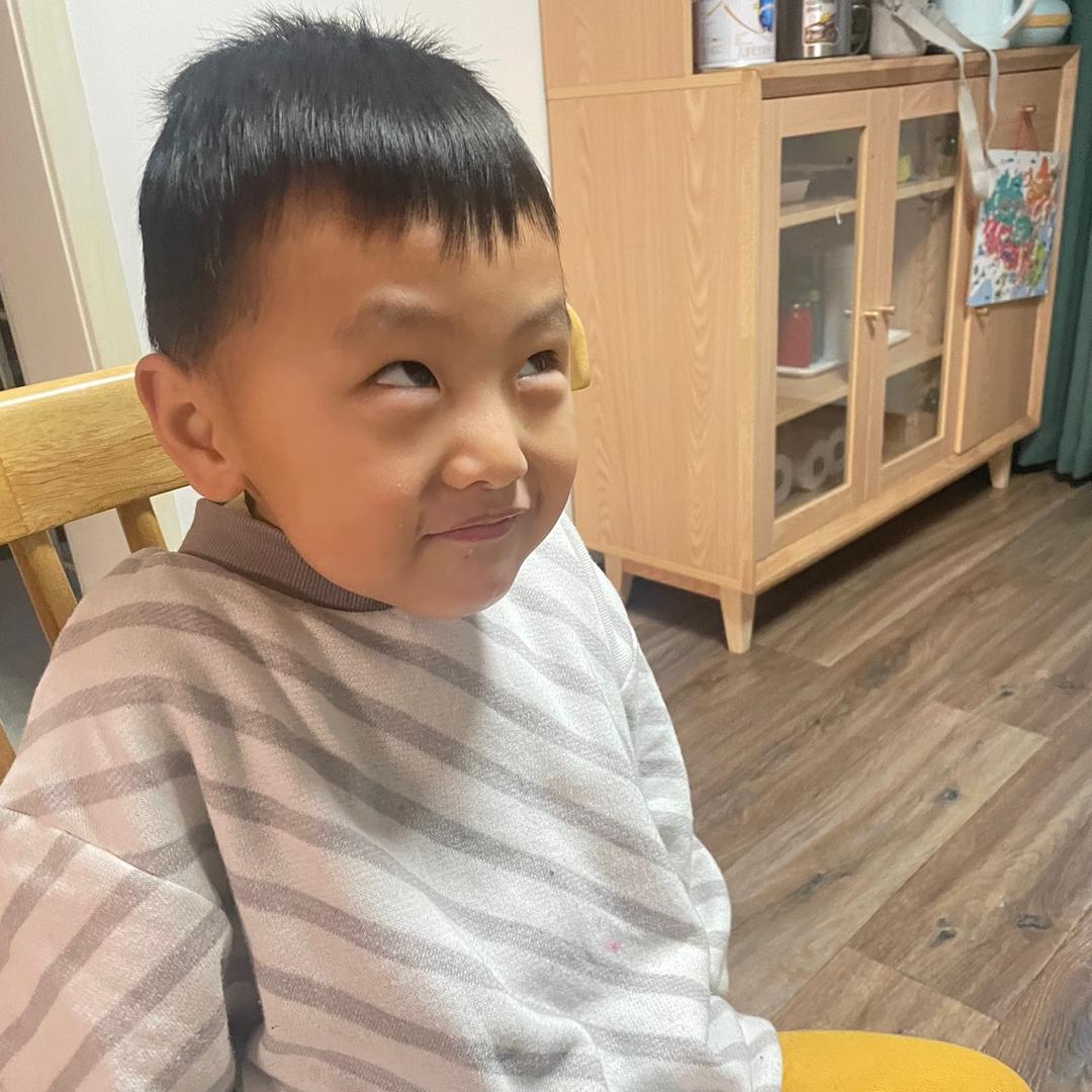 东 卫