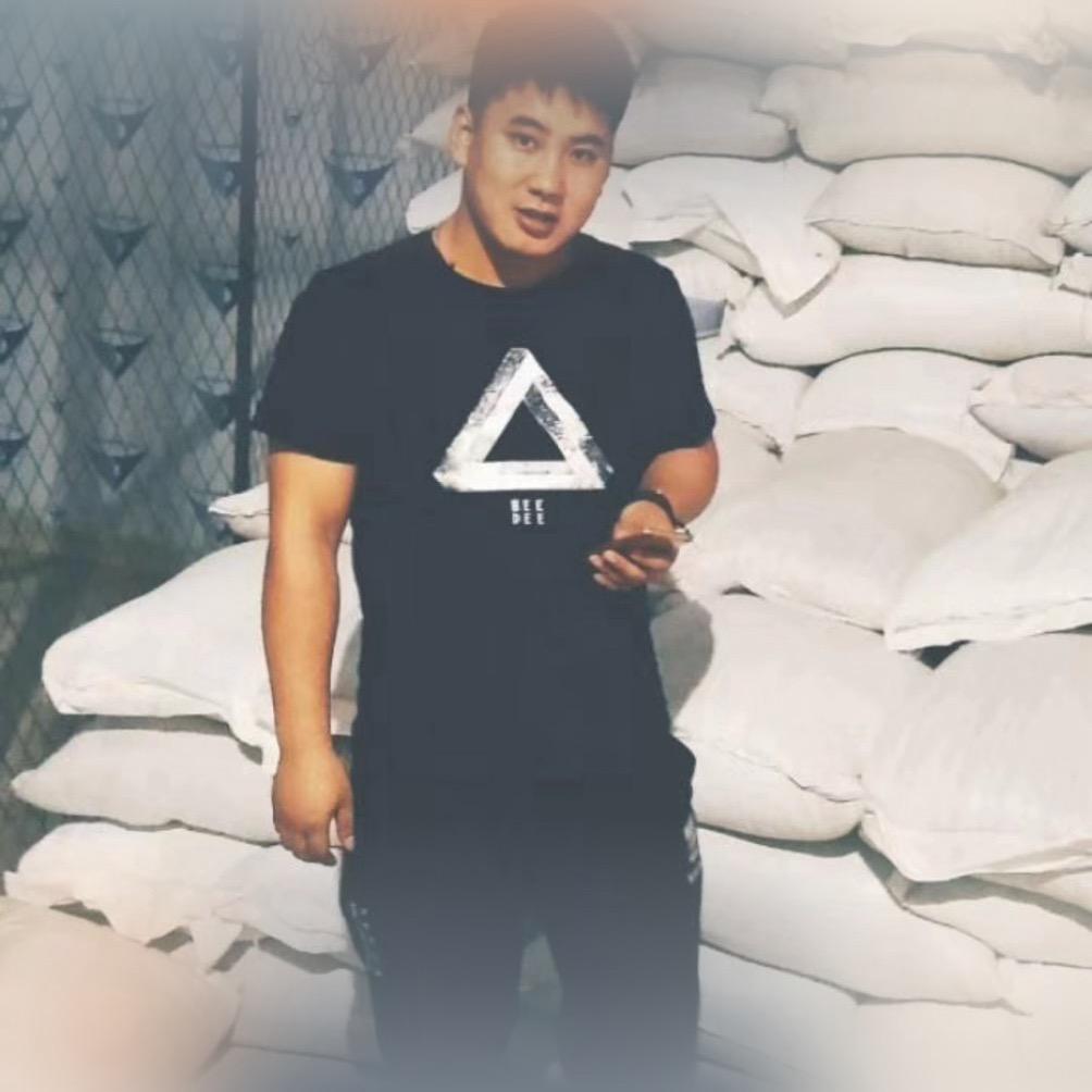 China  ，Y。。binn