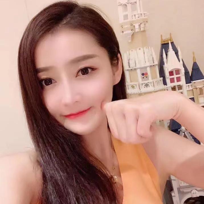 清晨轻奢服饰工厂店