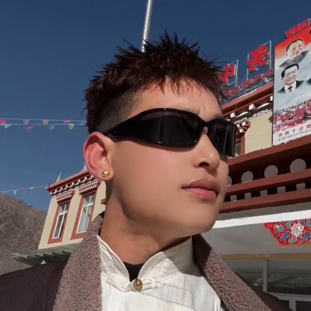 🚬笑敬ᝰꫛ过往ಇ᭄