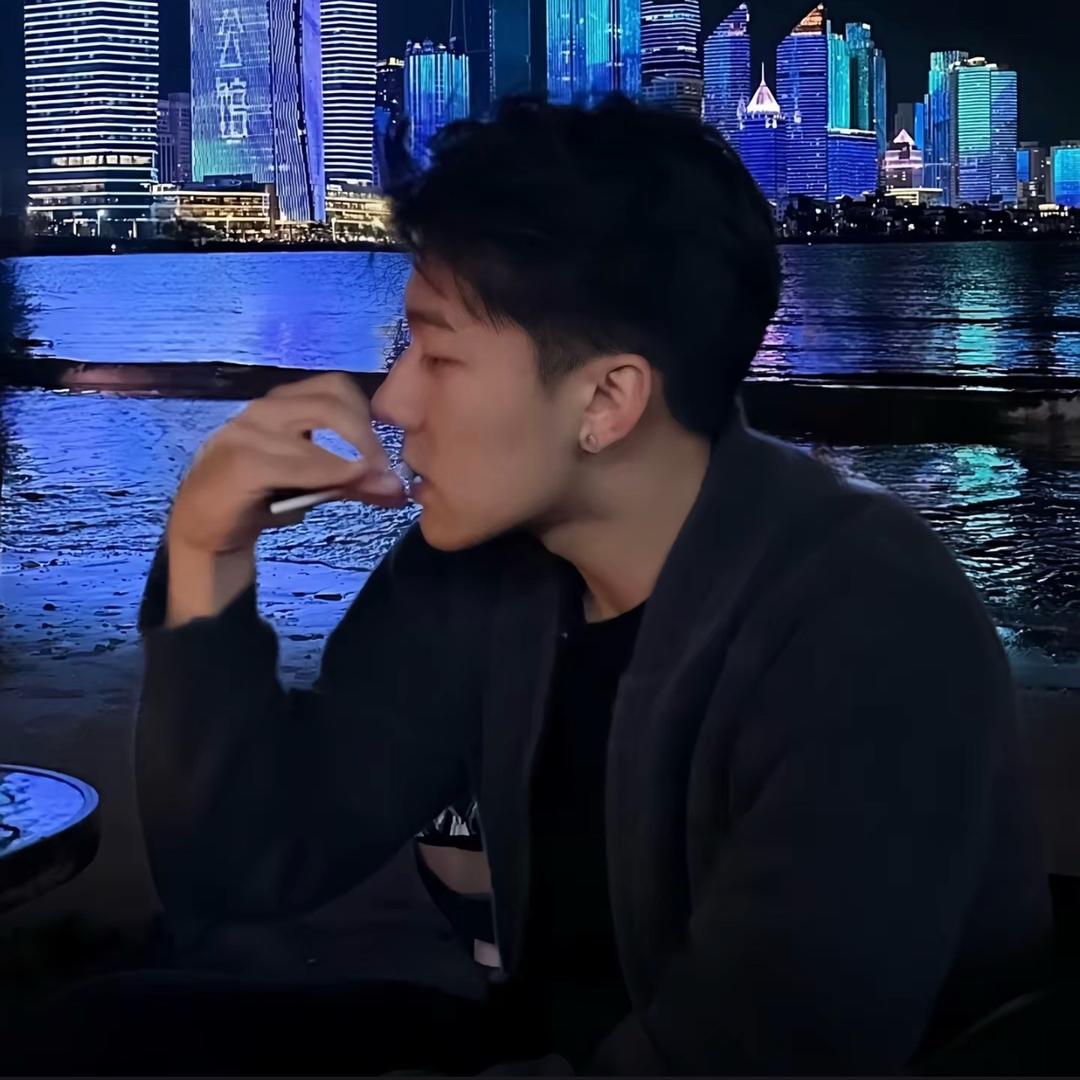 Yi伴