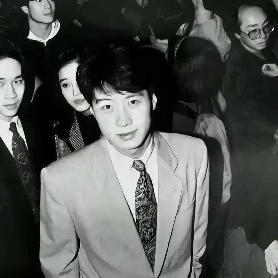 毅毅.