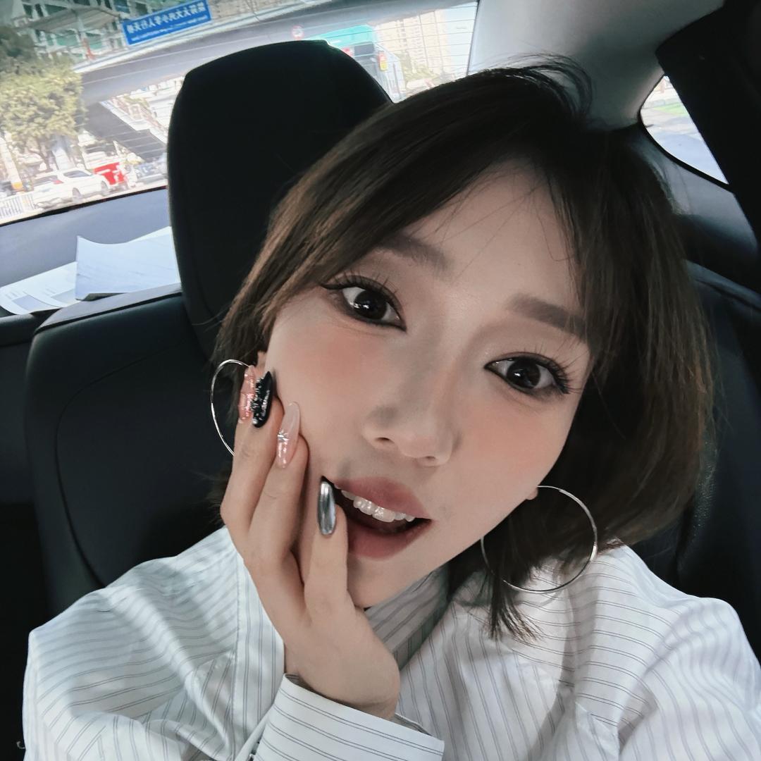 爱吃火锅的girl
