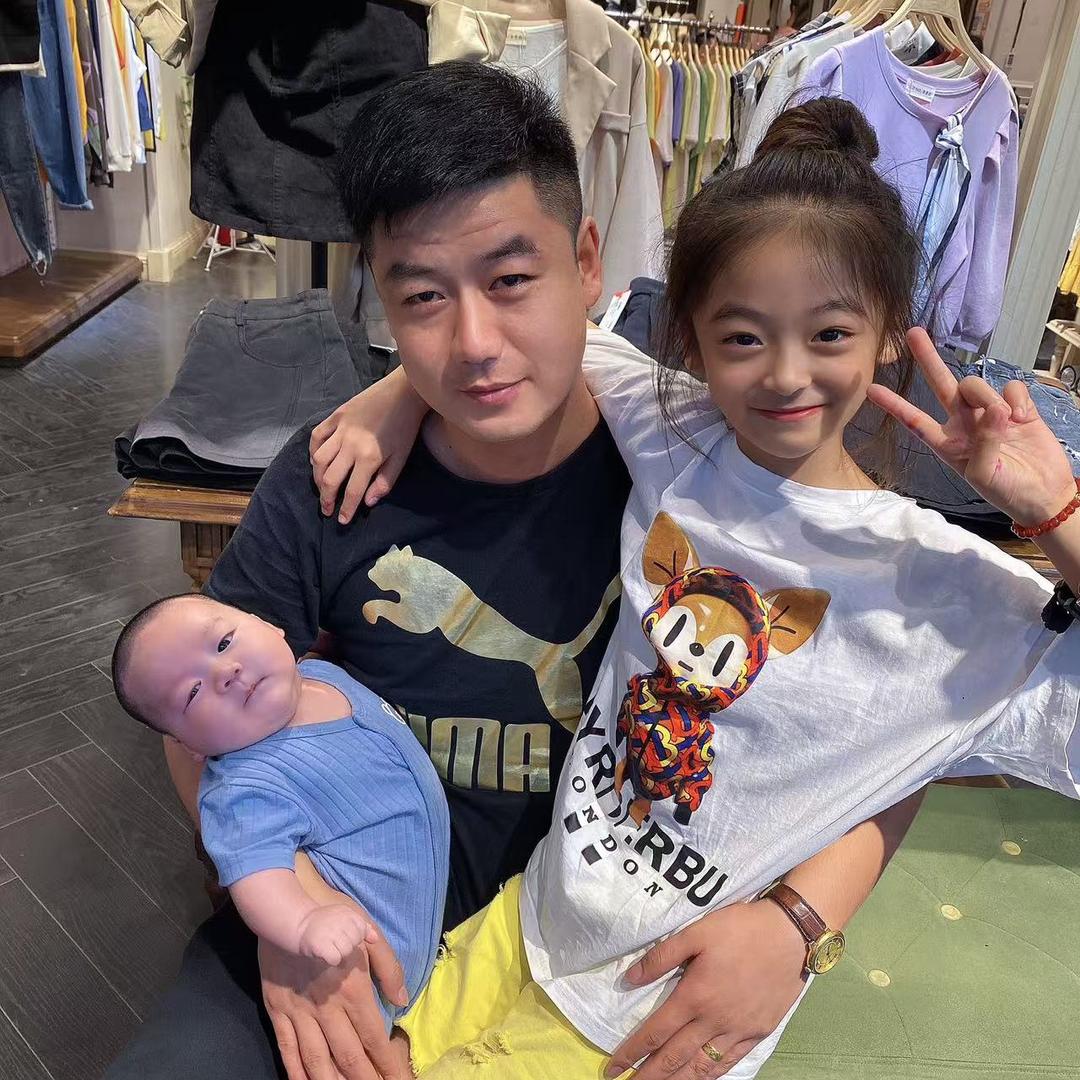 莫爸比👨